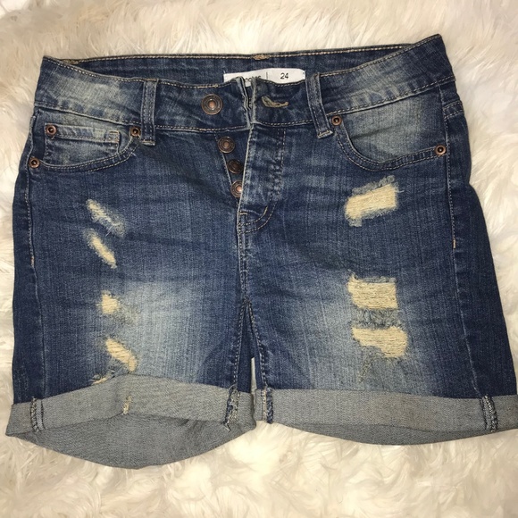 Shorts - Picture 3 of 5